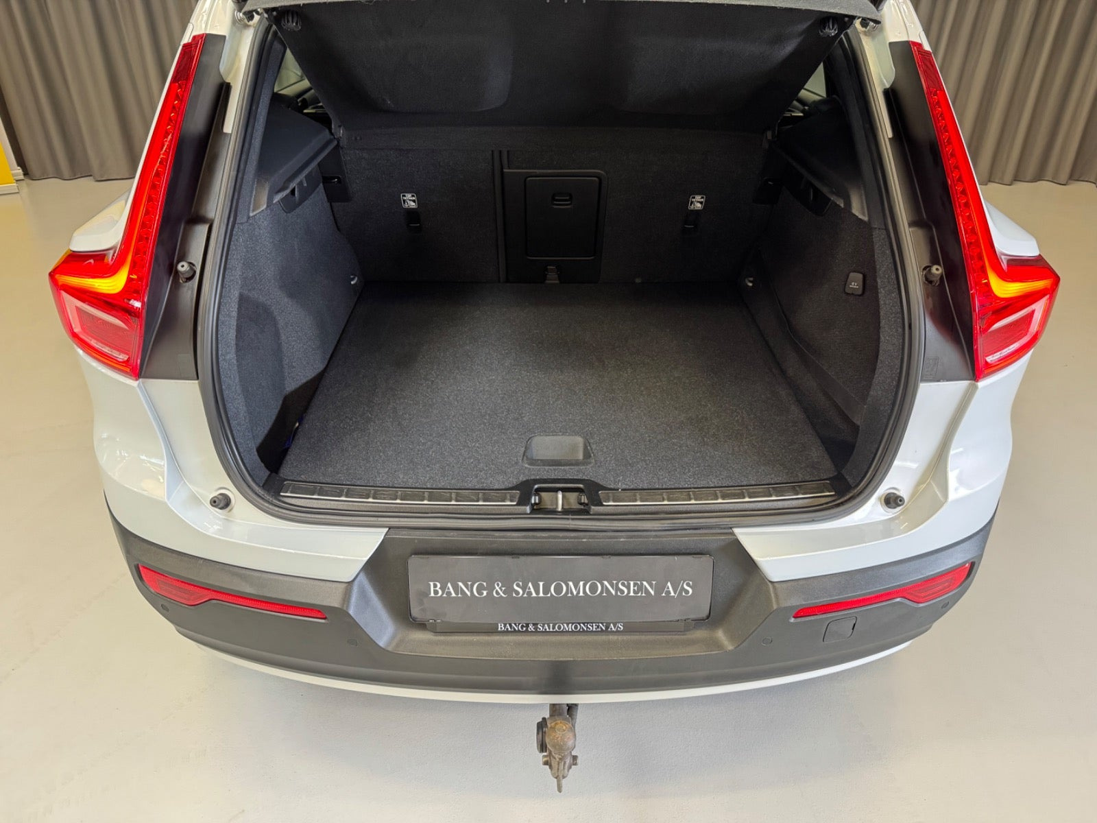 Sølv Volvo XC40 fra 2021