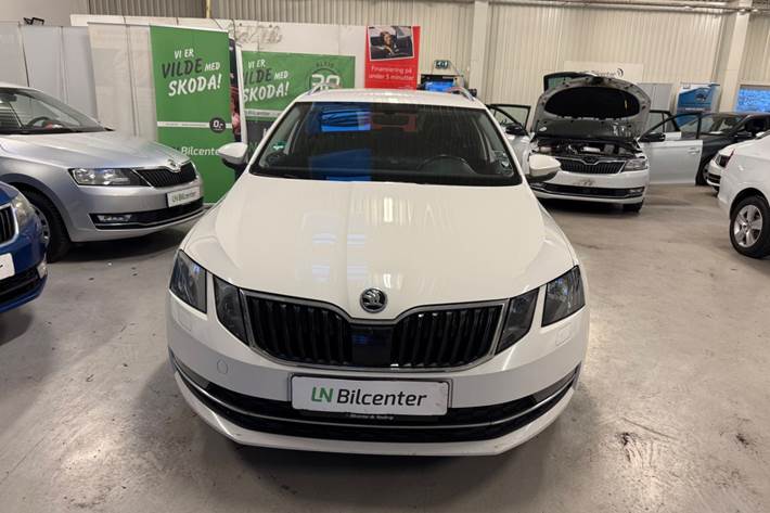 Hvid Skoda Octavia fra 2018