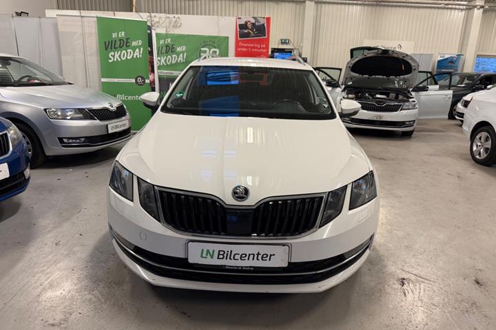 Hvid Skoda Octavia fra 2018