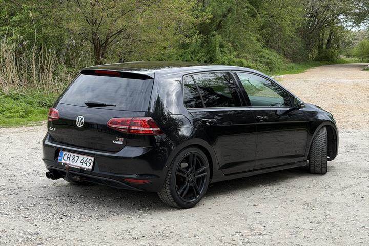 Sort VW Golf fra 2014