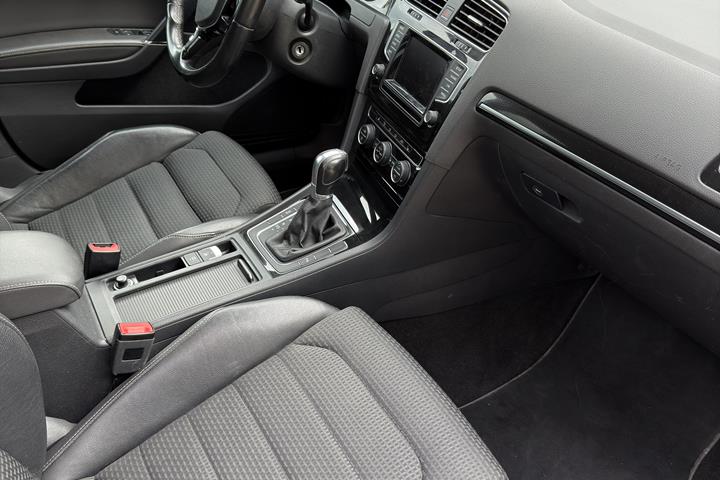 Sort VW Golf fra 2014