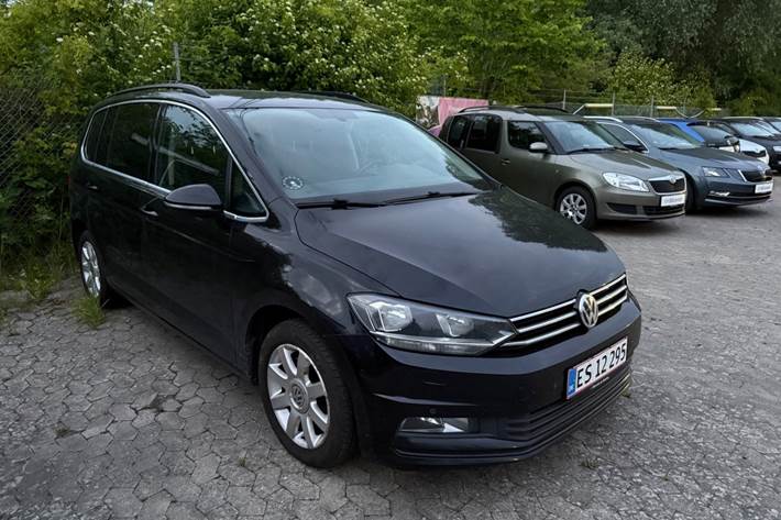 Sort VW Touran fra 2017