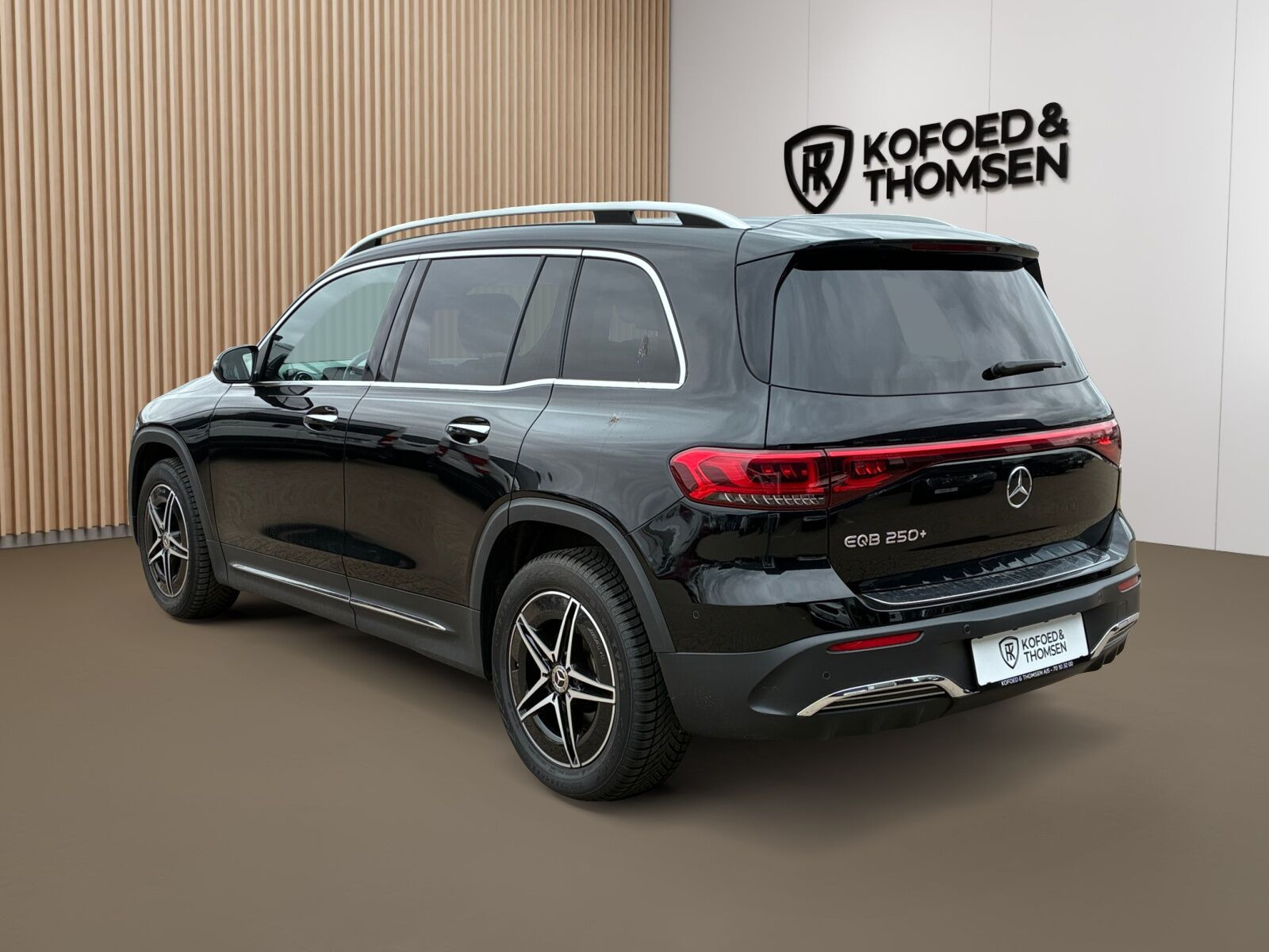Sort Mercedes EQB 250+ fra 2023