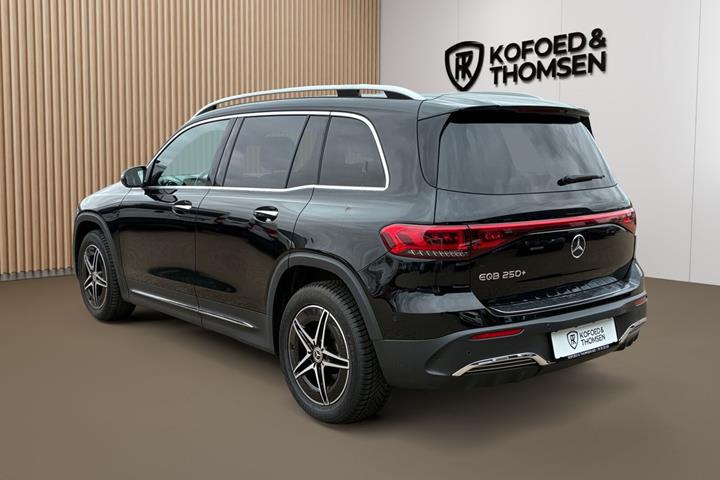 Sort Mercedes EQB 250+ fra 2023