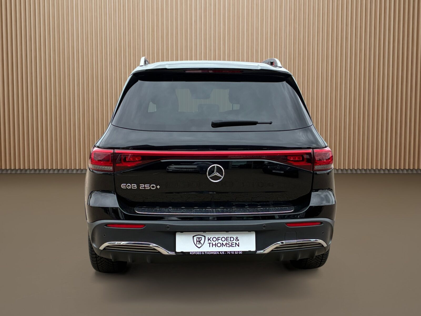 Sort Mercedes EQB 250+ fra 2023