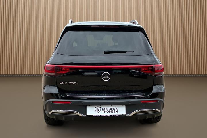 Sort Mercedes EQB 250+ fra 2023