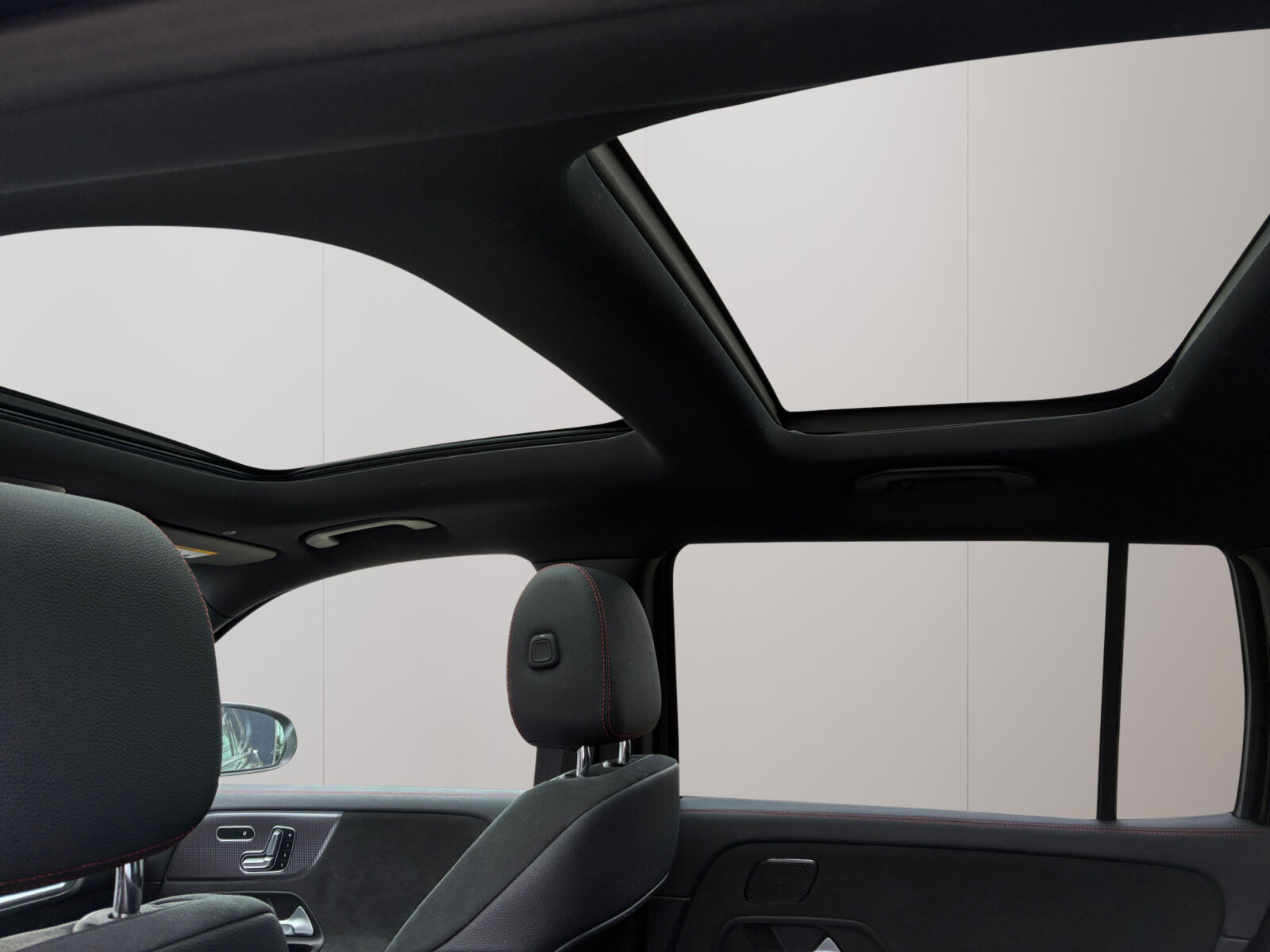 Sort Mercedes EQB 250+ fra 2023