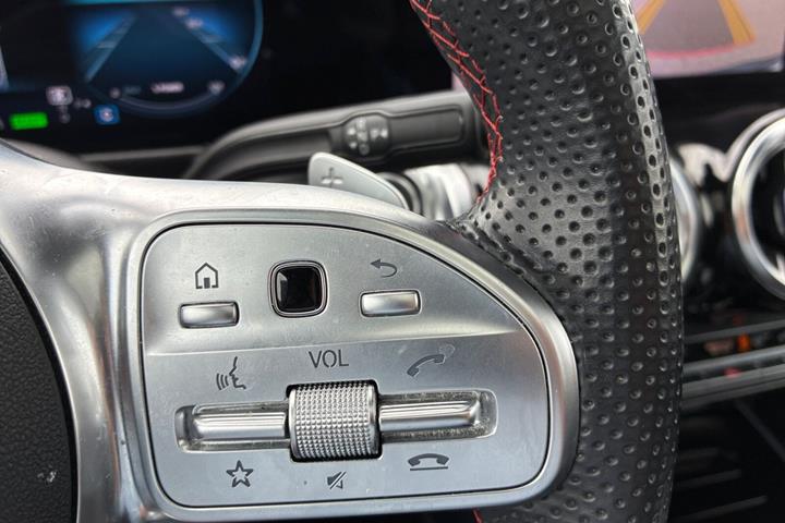 Sort Mercedes EQB 250+ fra 2023