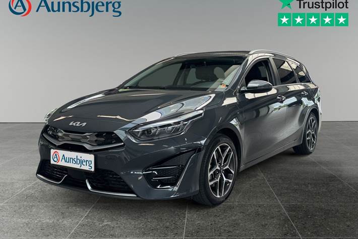 Grå Kia Ceed fra 2022 set udefra