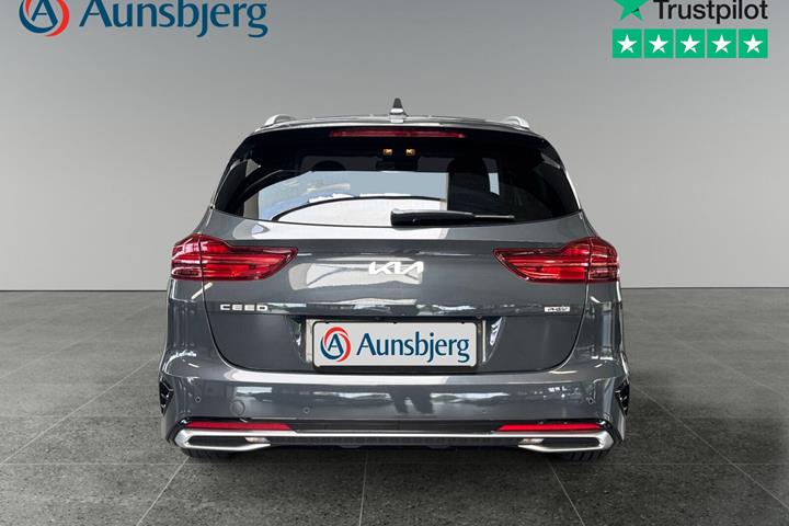 Grå Kia Ceed fra 2022
