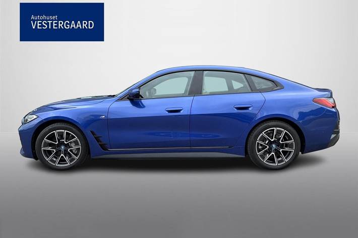 Blå BMW i4 fra 2023