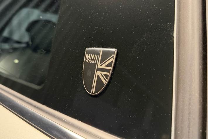 Sølv Mini Cooper fra 2023