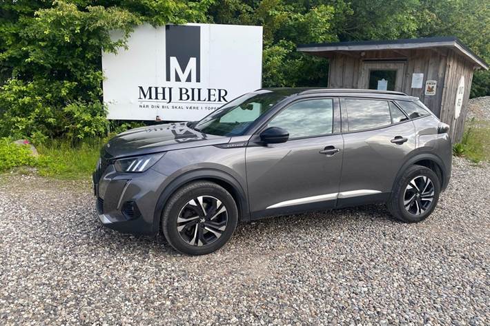 Grå Peugeot 2008 fra 2020