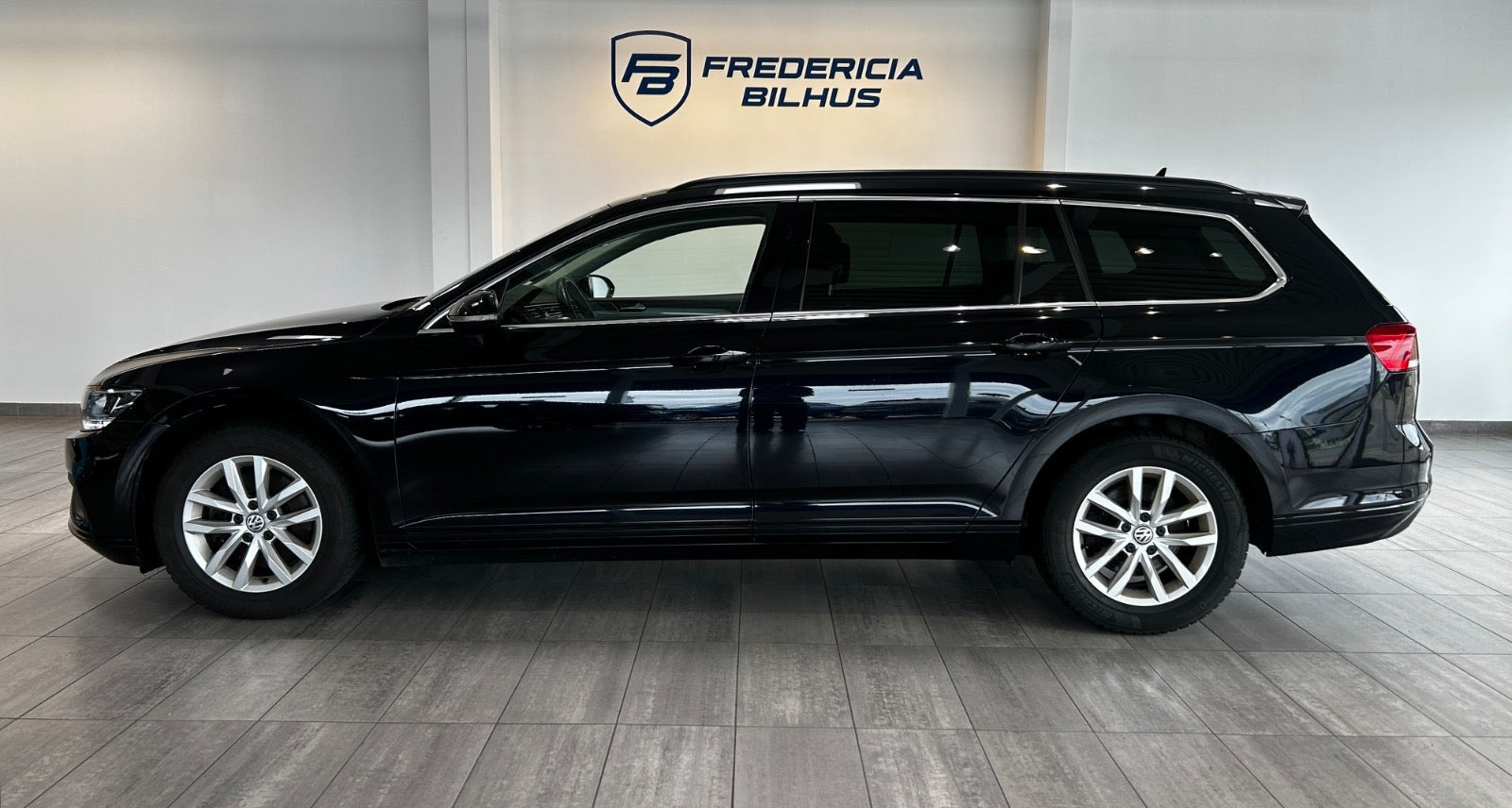 Sort VW Passat fra 2020