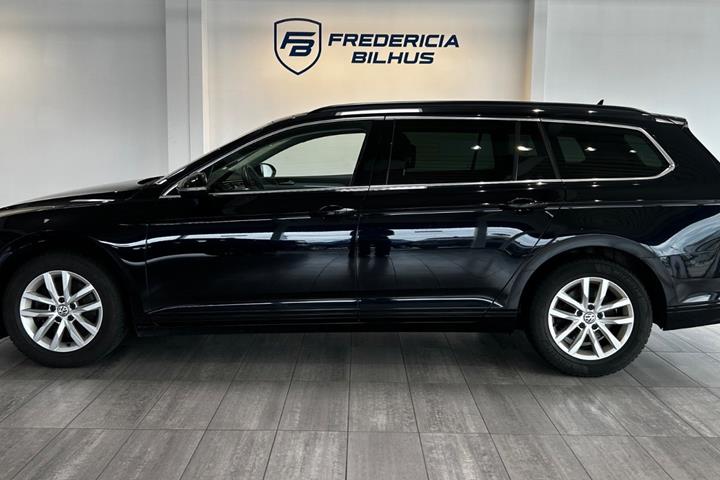 Sort VW Passat fra 2020