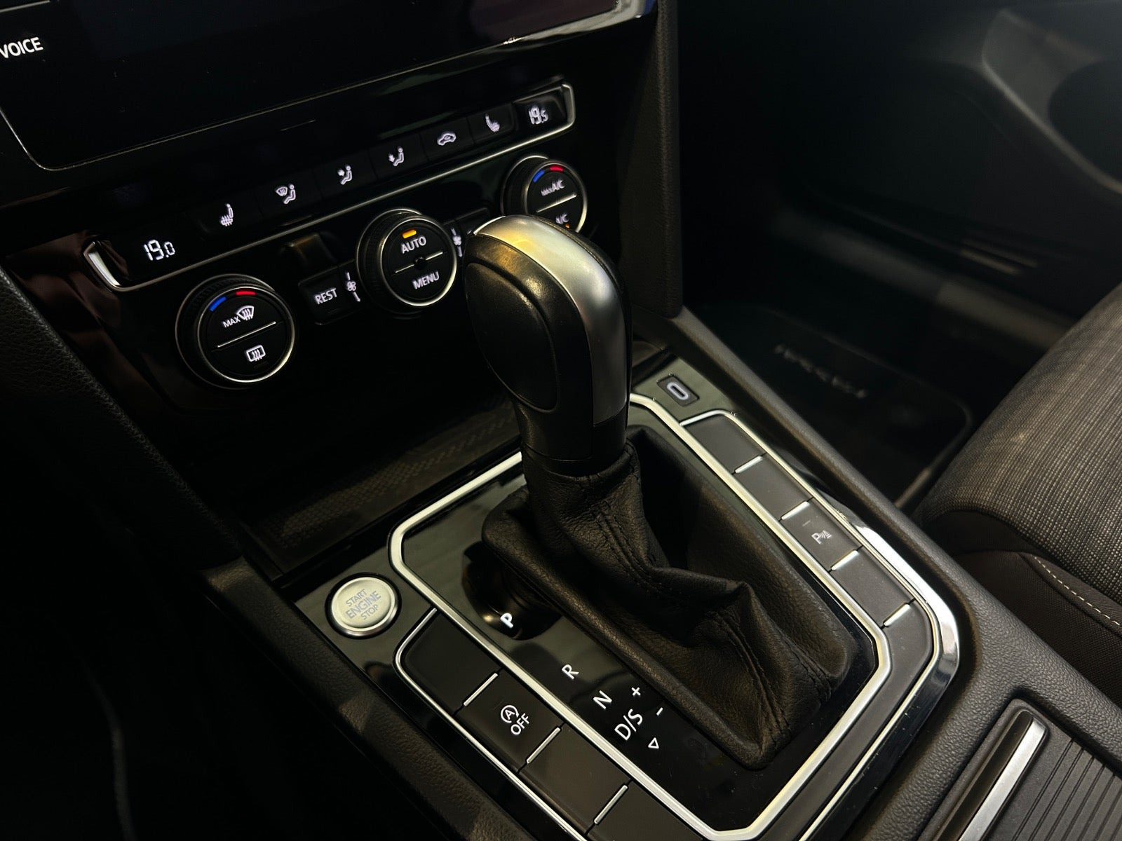 Sort VW Passat fra 2020