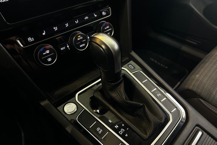 Sort VW Passat fra 2020