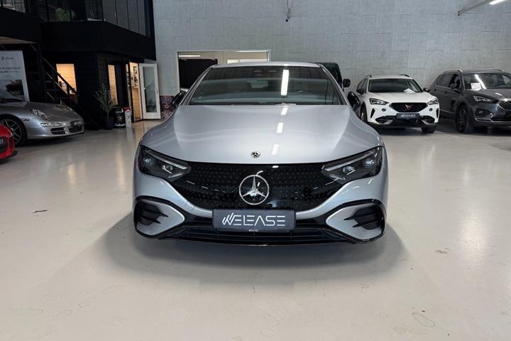 Sølv Mercedes EQE350 fra 2024