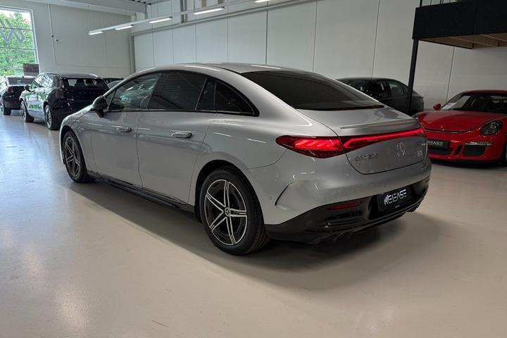 Sølv Mercedes EQE350 fra 2024
