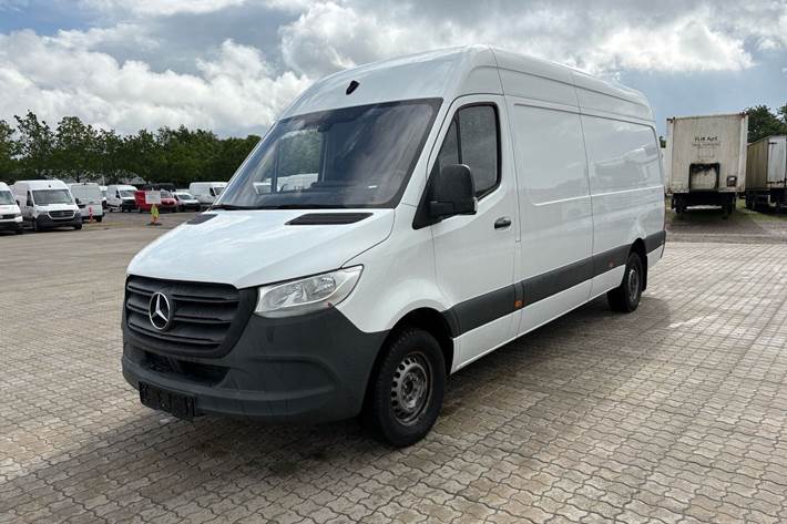 Hvid Mercedes Sprinter 317 fra 2021
