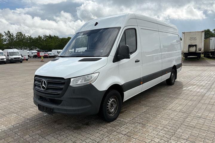 Hvid Mercedes Sprinter 317 fra 2021