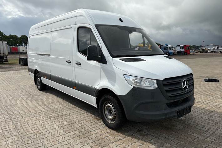 Hvid Mercedes Sprinter 317 fra 2021