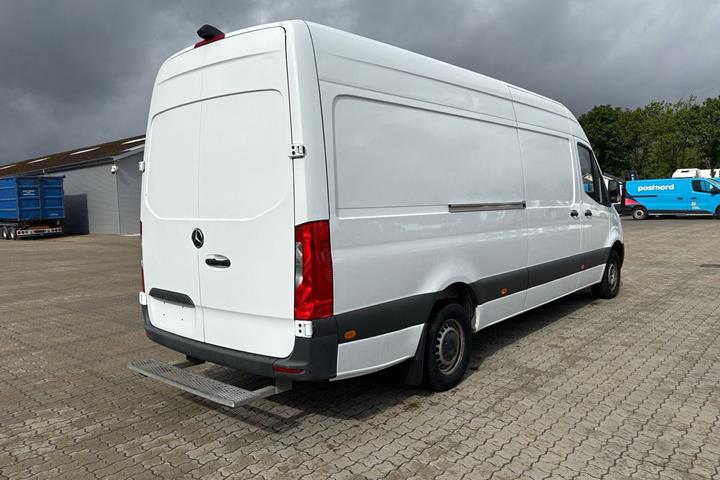Hvid Mercedes Sprinter 317 fra 2021