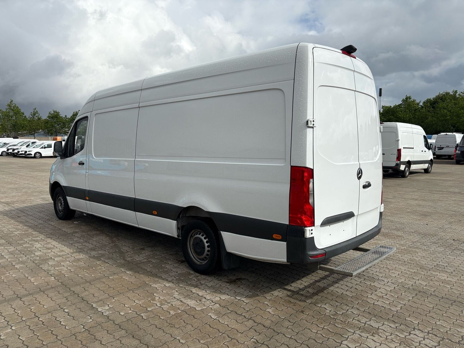 Hvid Mercedes Sprinter 317 fra 2021