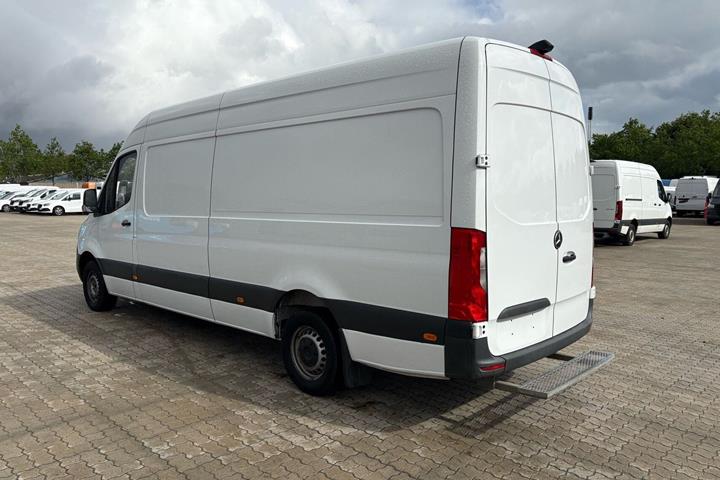 Hvid Mercedes Sprinter 317 fra 2021