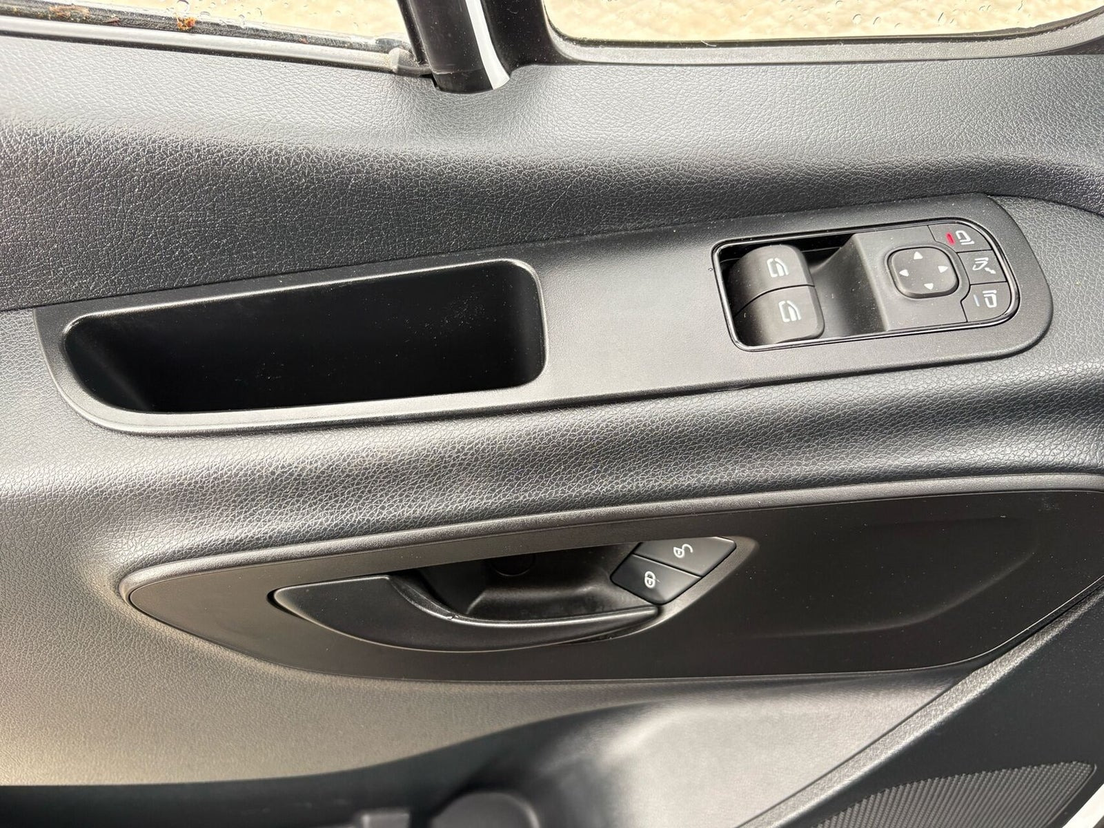 Hvid Mercedes Sprinter 317 fra 2021