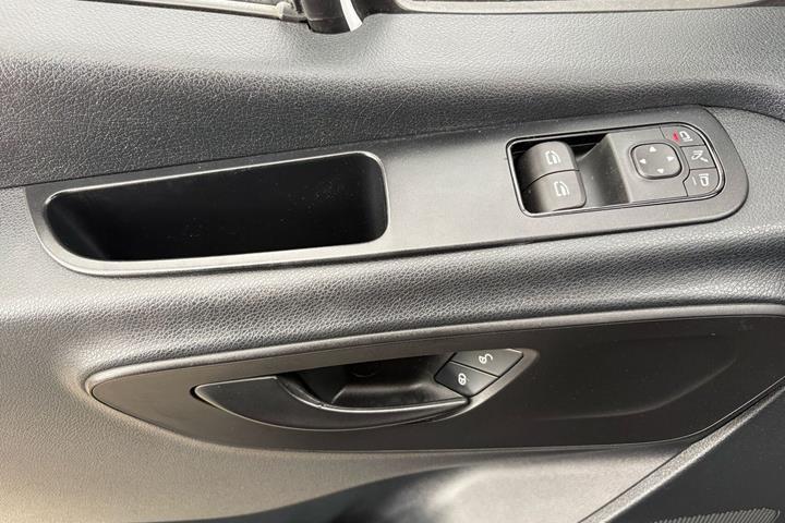Hvid Mercedes Sprinter 317 fra 2021