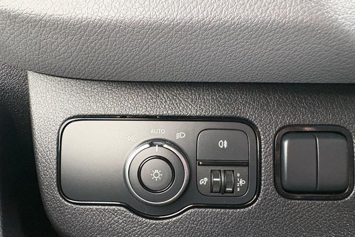 Hvid Mercedes Sprinter 317 fra 2021