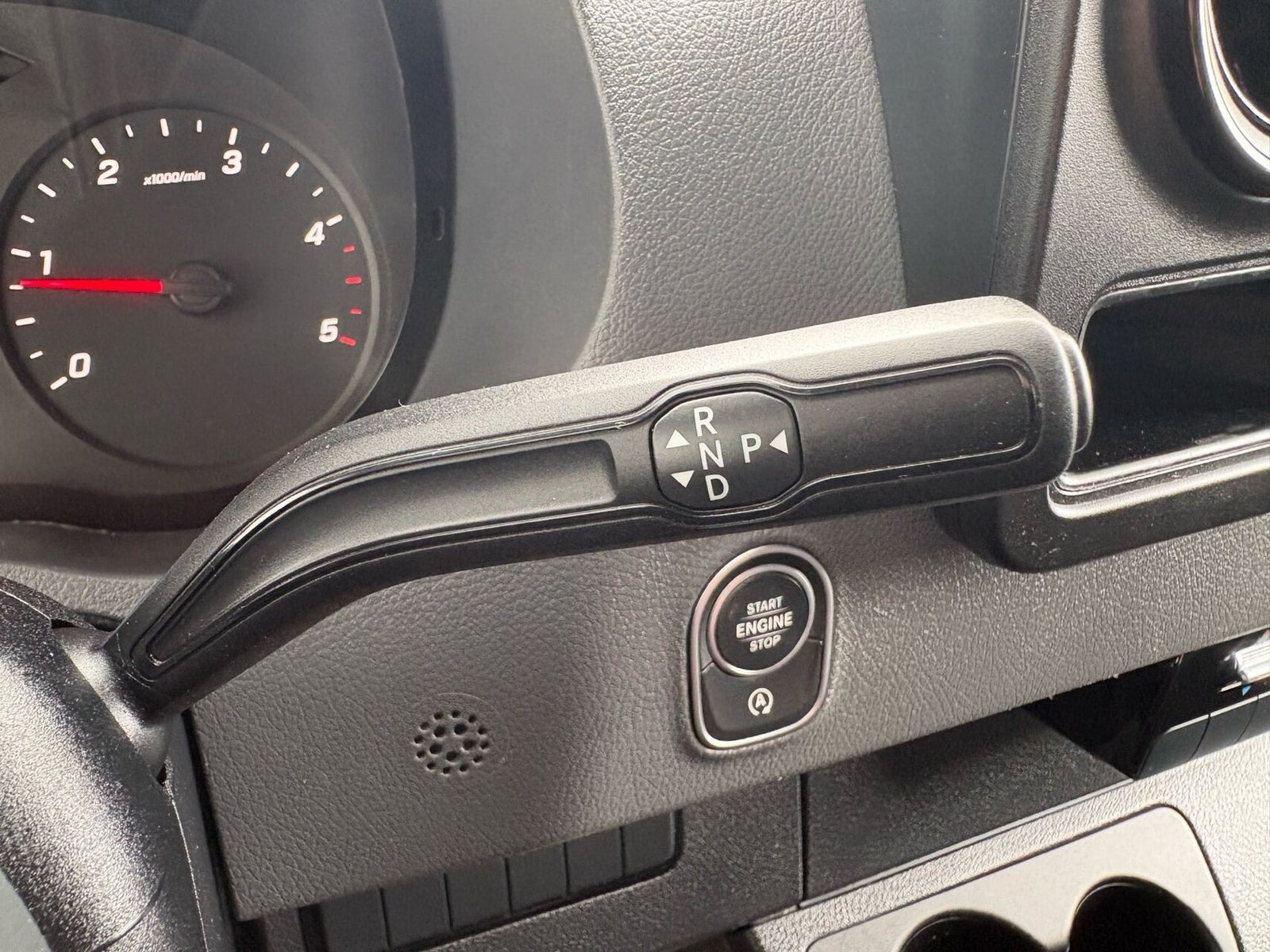 Hvid Mercedes Sprinter 317 fra 2021
