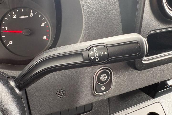 Hvid Mercedes Sprinter 317 fra 2021