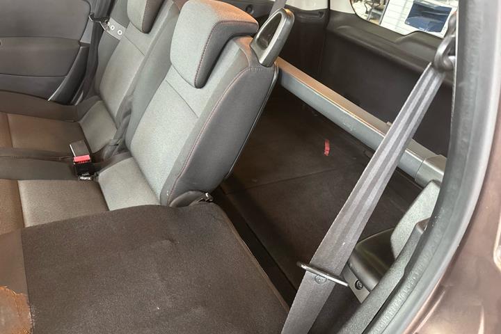 Brun Renault Grand Scenic III fra 2012