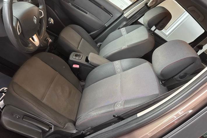 Brun Renault Grand Scenic III fra 2012