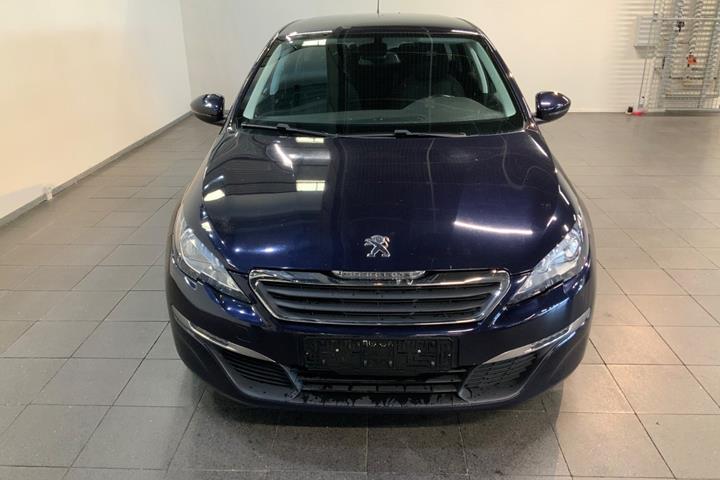 Blå Peugeot 308 fra 2016