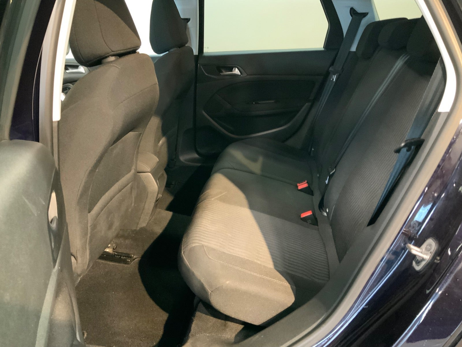 Blå Peugeot 308 fra 2016