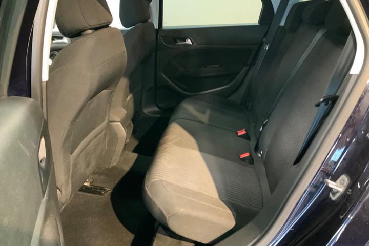 Blå Peugeot 308 fra 2016