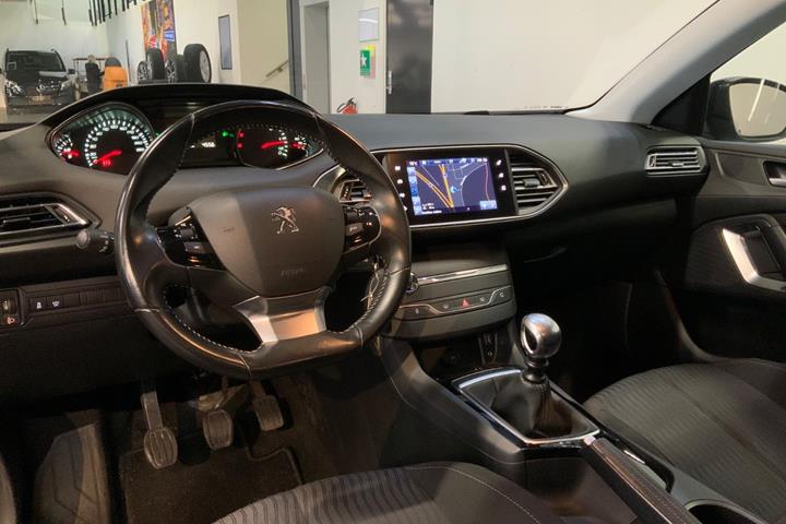 Blå Peugeot 308 fra 2016
