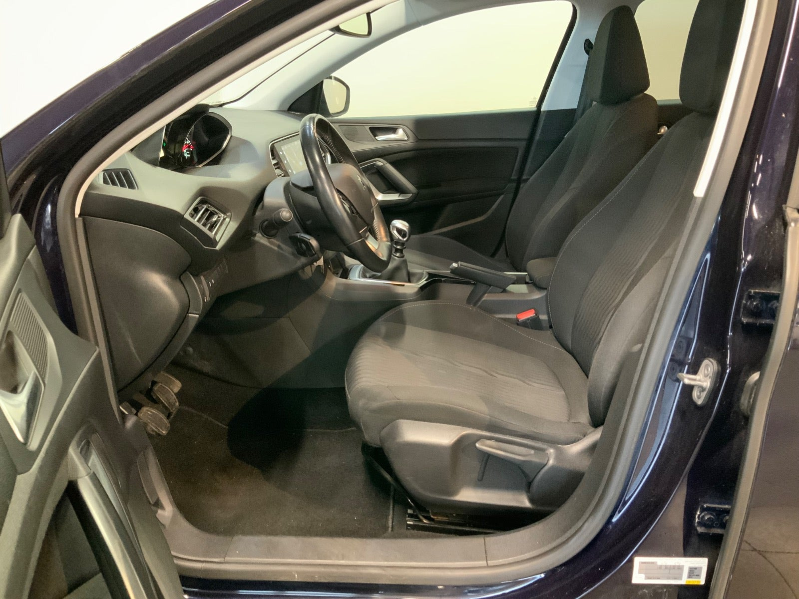 Blå Peugeot 308 fra 2016