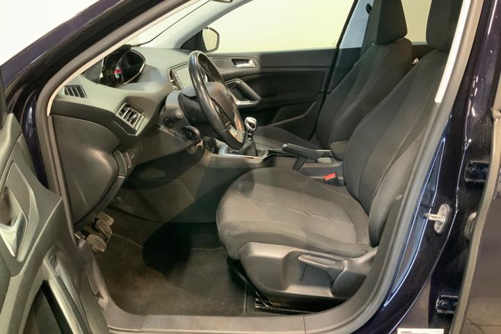 Blå Peugeot 308 fra 2016