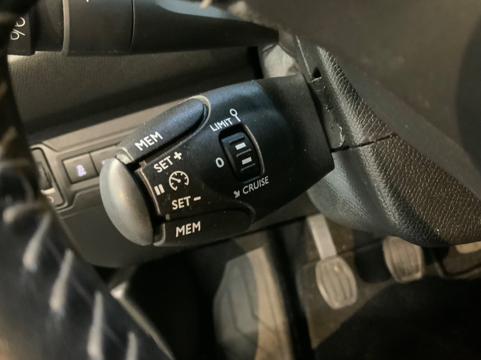 Blå Peugeot 308 fra 2016