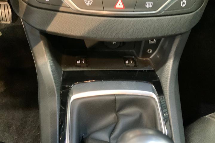 Blå Peugeot 308 fra 2016