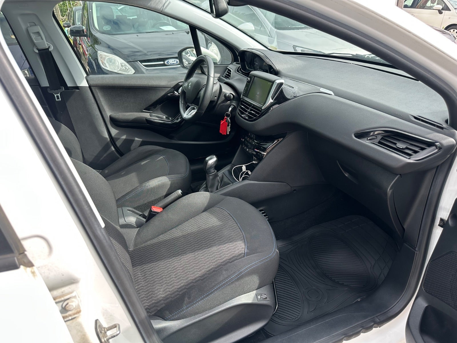 Hvid Peugeot 208 fra 2019