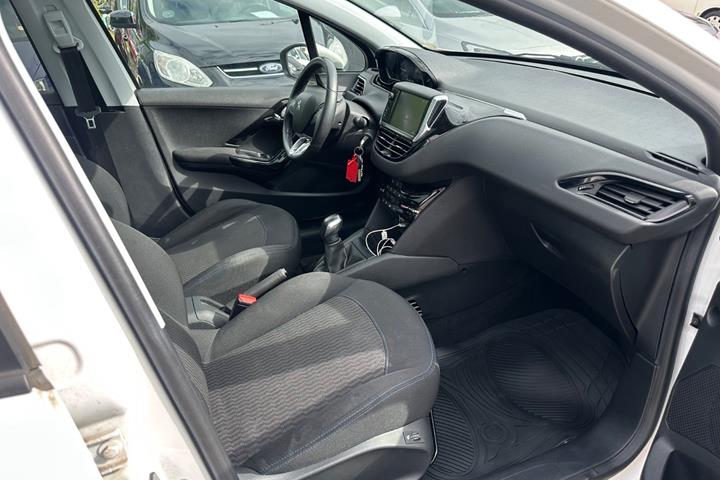 Hvid Peugeot 208 fra 2019