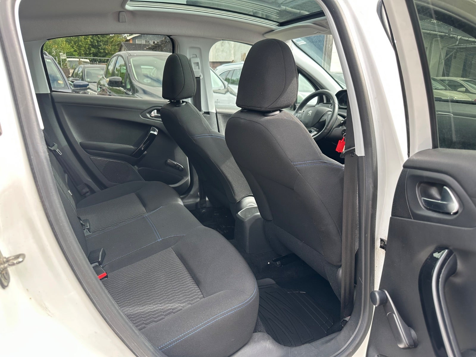 Hvid Peugeot 208 fra 2019