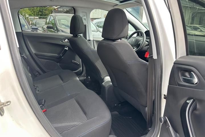 Hvid Peugeot 208 fra 2019