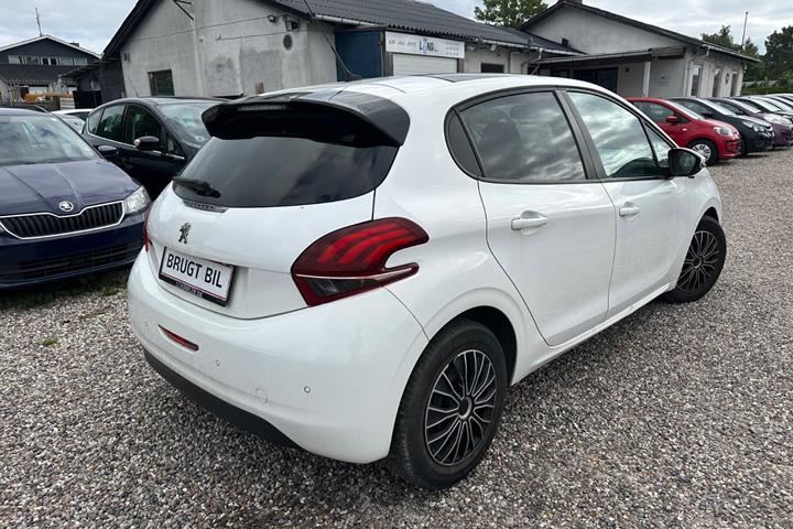 Hvid Peugeot 208 fra 2019