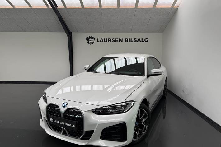 Hvid BMW i4 fra 2024